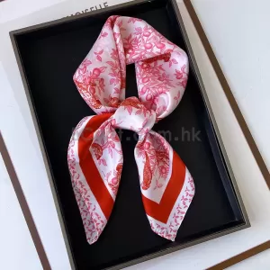 仿真絲花卉方巾 HK$11.2